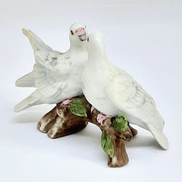 Lefton ❤️ Love Birds ❤️ Porcelain Bisque Doves on a Branch - Picture 4 of 9
